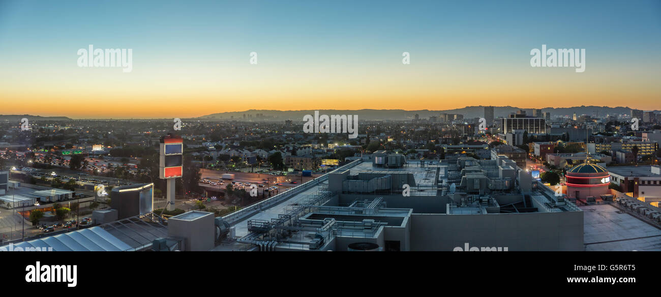 Tramonto a downtown skyline della città di Los Angeles in California Foto Stock
