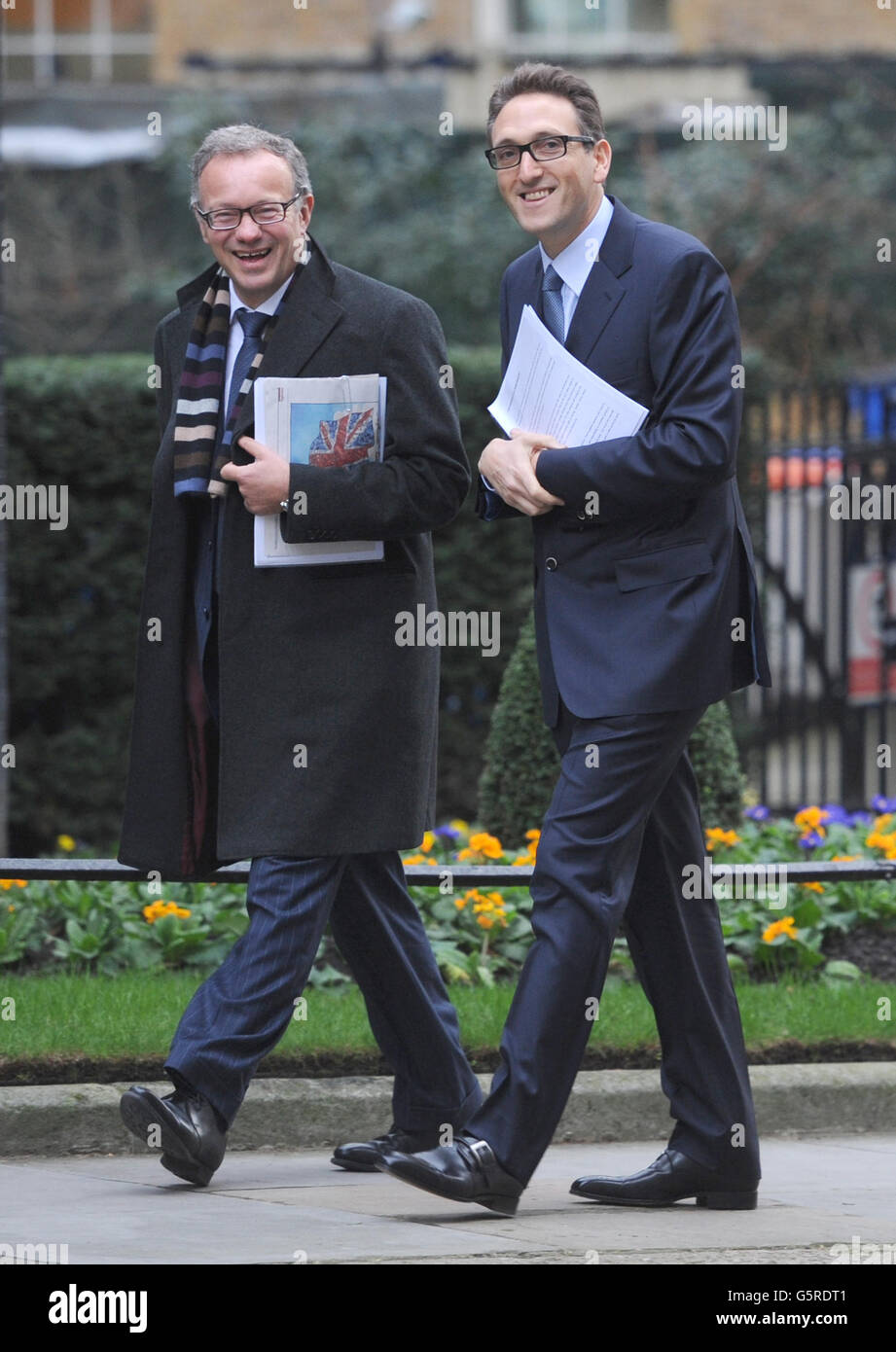 I membri del Consiglio dei dirigenti ebraici arrivano oggi al 10 di Downing Street a Londra per un incontro con il primo ministro David Cameron. Foto Stock