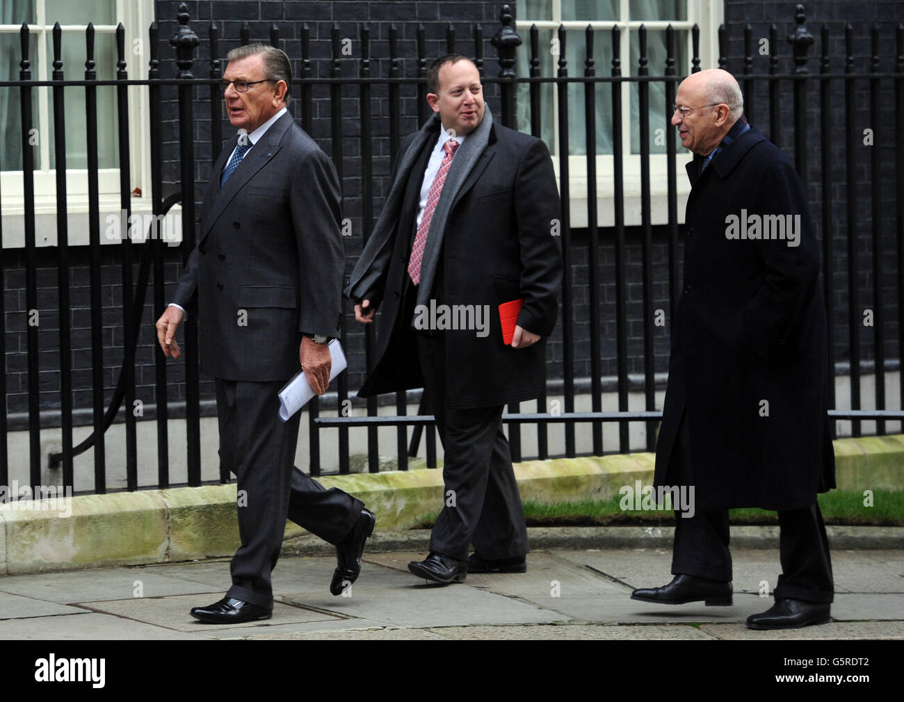 I membri del Consiglio dei dirigenti ebraici arrivano oggi al 10 di Downing Street a Londra per un incontro con il primo ministro David Cameron. Foto Stock
