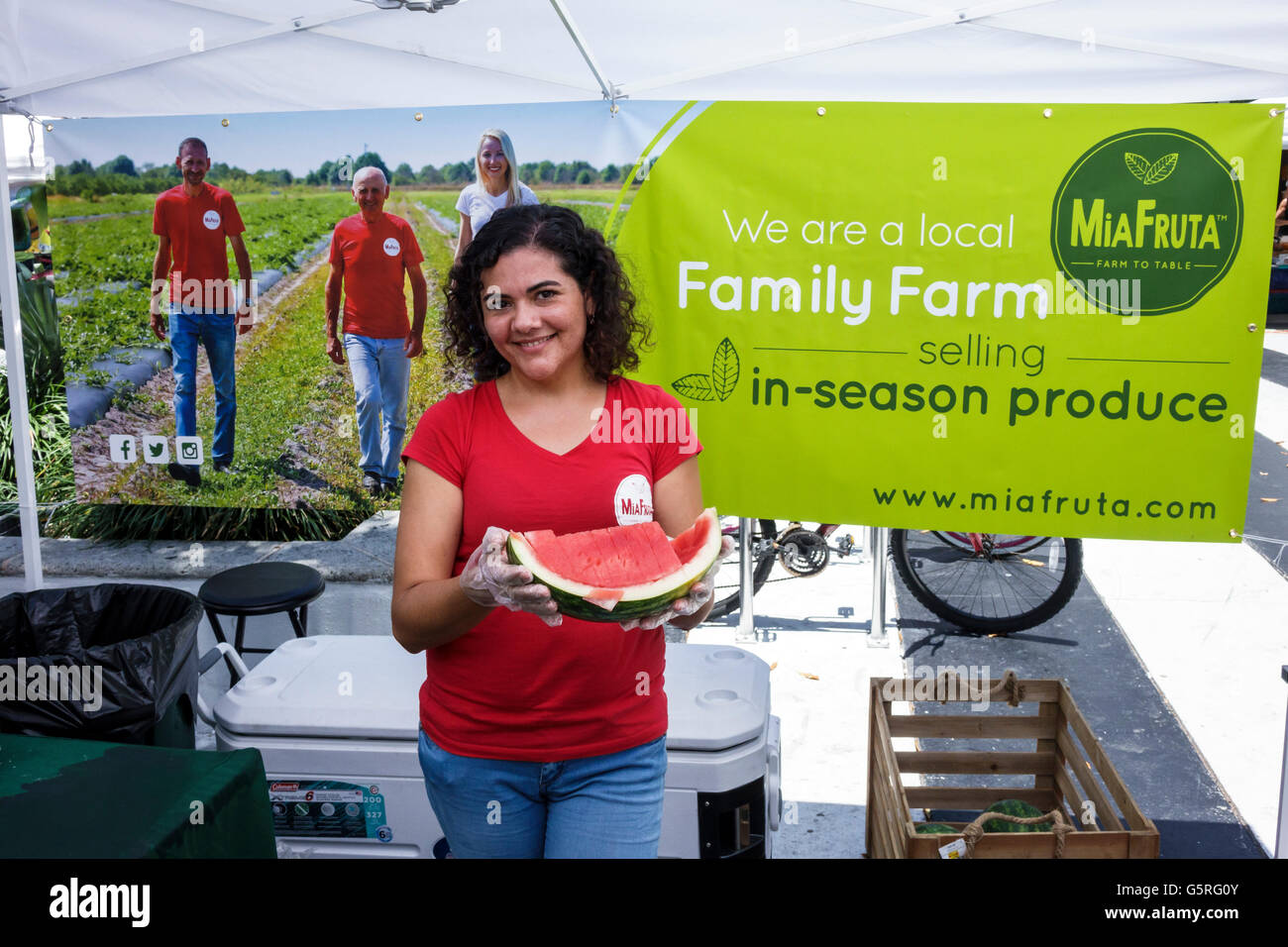 Miami Beach Florida,Lincoln Road,centro commerciale pedonale,mercato agricolo,vendita,cocomero,fattoria a conduzione familiare,banner,promozione,FL160516020 Foto Stock