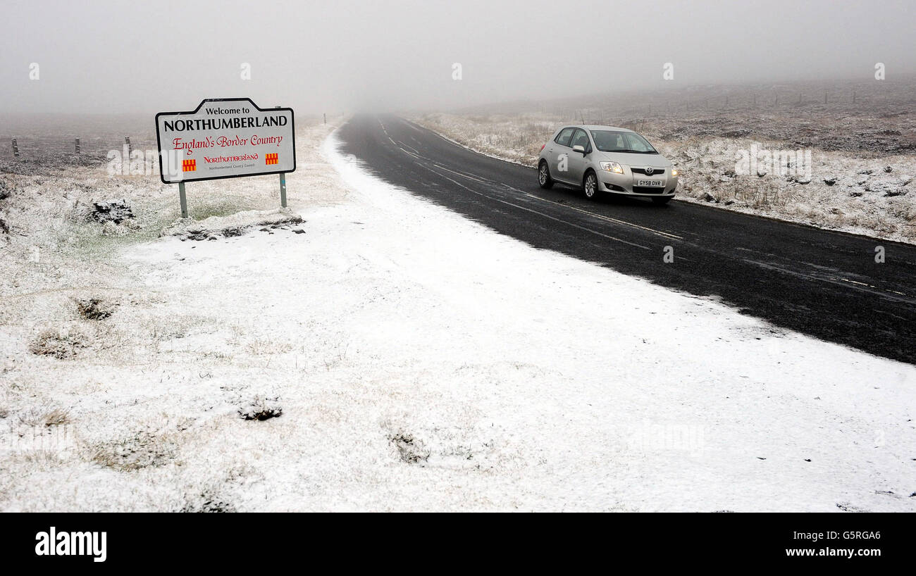 Una leggera copertura di neve sul confine del Northumberland oggi con previsioni di neve molto più pesanti nel fine settimana. Foto Stock