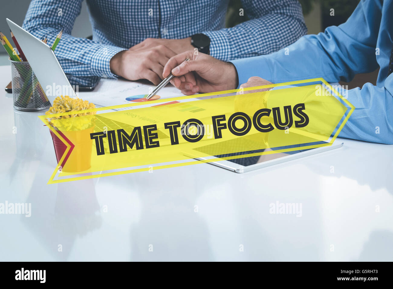 BUSINESS UFFICIO DI LAVORO tempo da dedicare al lavoro di squadra concetto di brainstorming Foto Stock