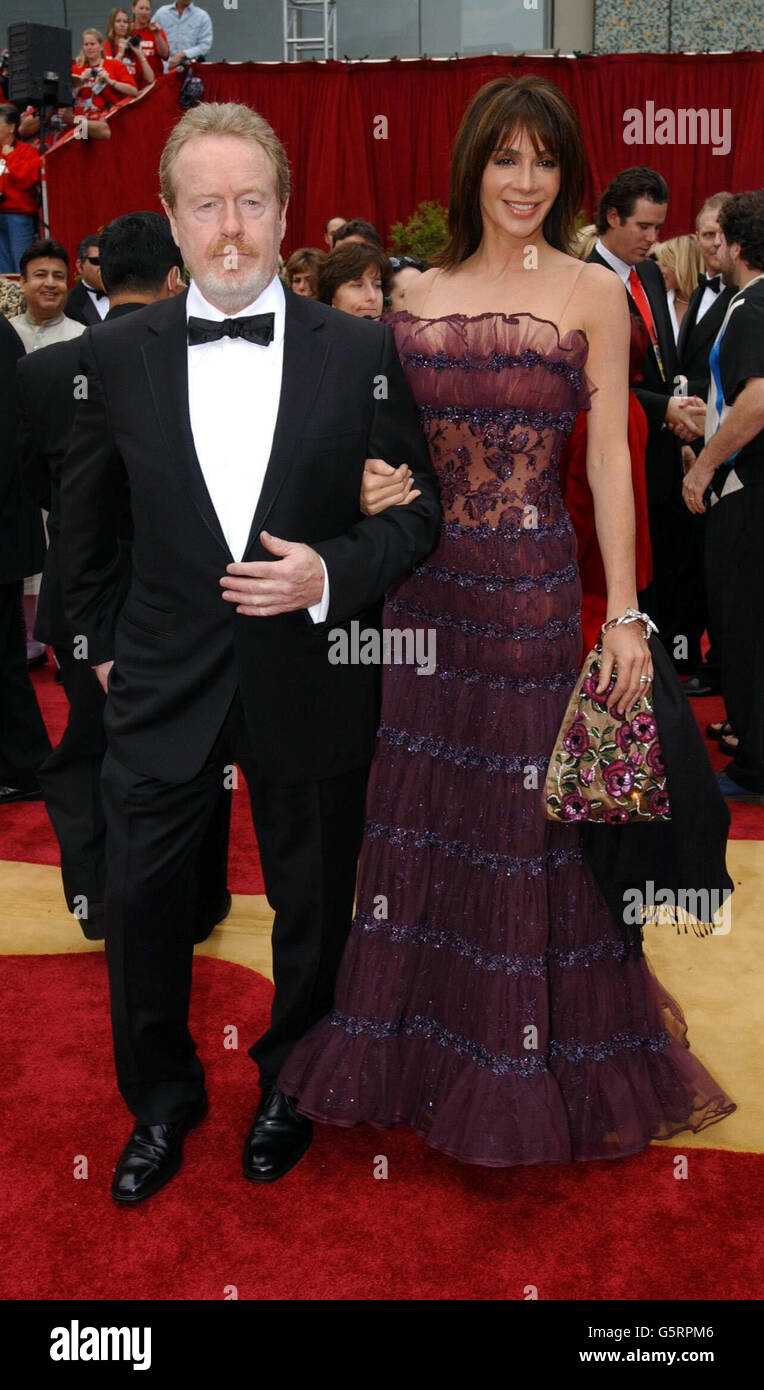Il direttore Ridley Scott & Giannina Facio arriva al settantaquattresimo premio annuale dell'Accademia (Oscar) al Kodak Theatre di Hollywood, Los Angeles. Foto Stock