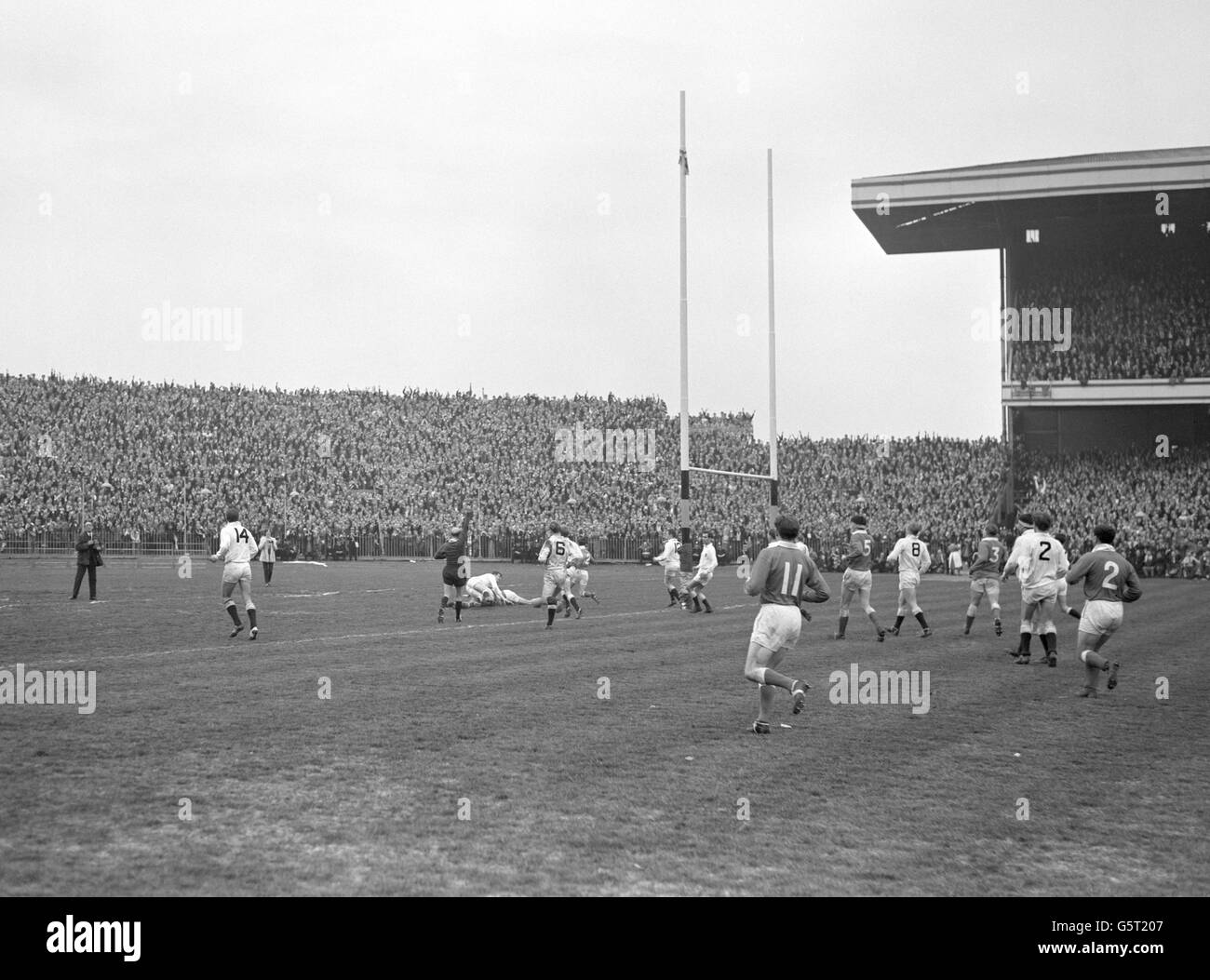 Rugby Union - 1957 Cinque Nazioni Championship - Inghilterra v Francia - Twickenham Foto Stock