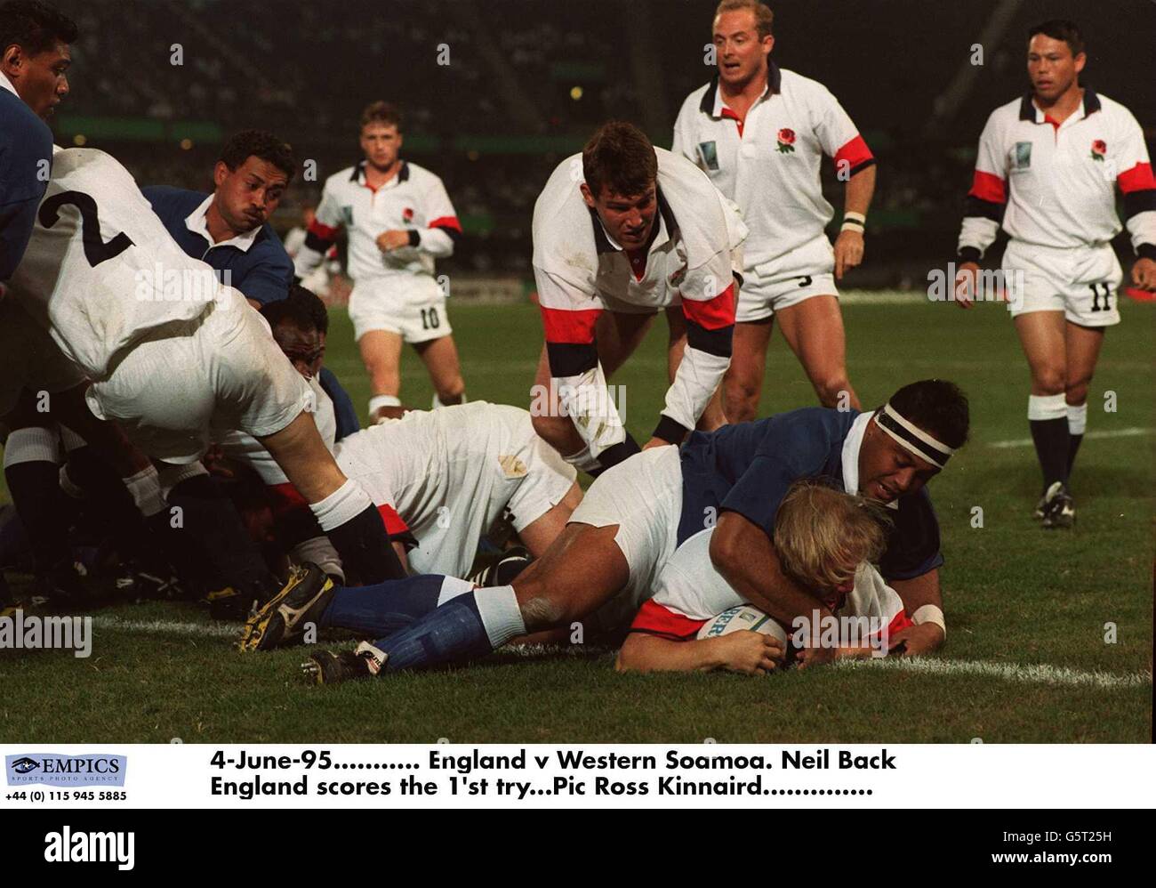 Coppa del mondo di Rugby 1995 - Inghilterra a Durban. Carling metterà le  sue braccia in aria per l'allenamento calci oggi Foto stock - Alamy