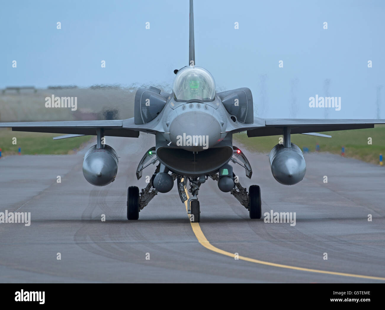Turkish Air Force General Dynamics F16 sedile unico fighter Jet Reg serie 07-1020 Joint RAF Lossiemouth esercizio. SCO 10,529. Foto Stock