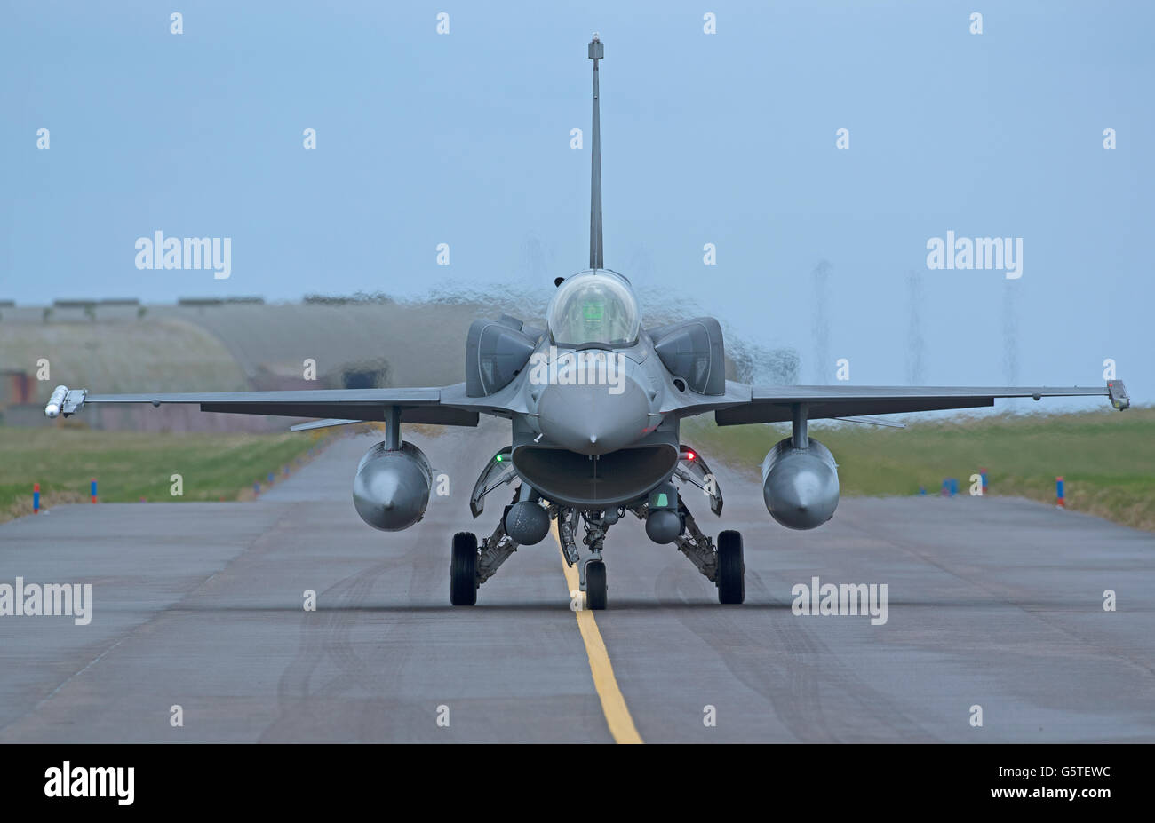 Turkish Air Force General Dynamics F16 sedile unico fighter Jet Reg serie 07-1005 Joint RAF Lossiemouth esercizio. SCO 10,531. Foto Stock