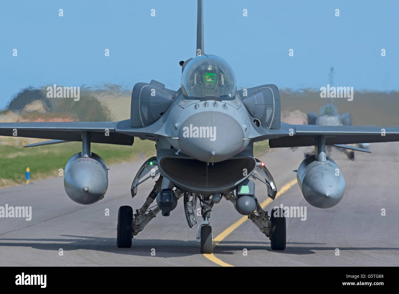 Turkish Air Force General Dynamics F16 sedile unico fighter Jet Reg serie 07-1013 Joint RAF Lossiemouth esercizio. SCO 10,544. Foto Stock