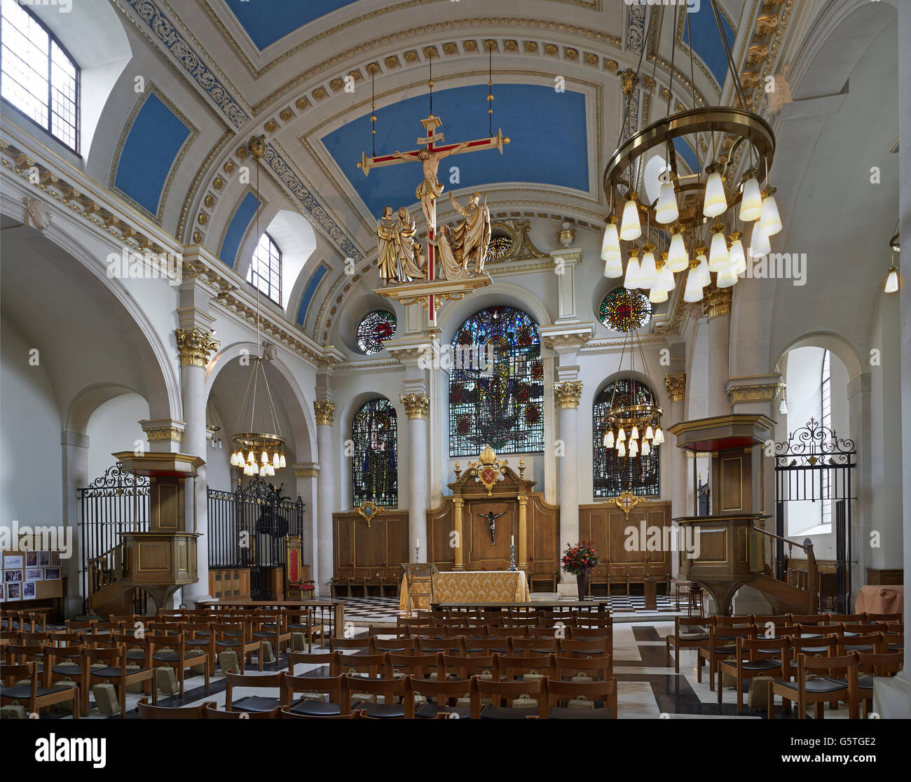 St Mary le Bow, chiesa della città di Londra, da Christopher Wren, 1670 s. navata ricostruita dopo il blitz 1956-64 da Laurence King Foto Stock