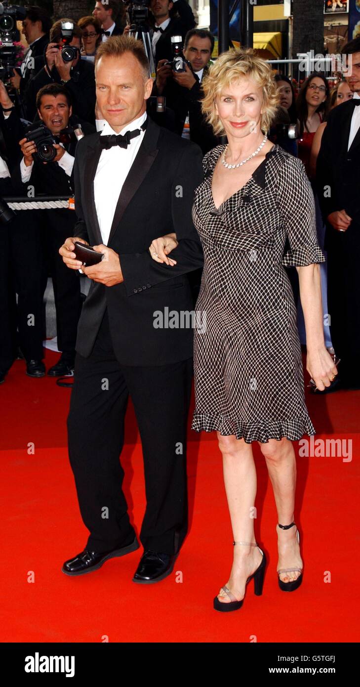 Il cantante Sting e sua moglie Trudie Styler arrivano per la prima volta al Palais des Festival, durante il 55° festival di Cannes, il nuovo film del regista Mike Leigh "All or Nothing". Foto Stock