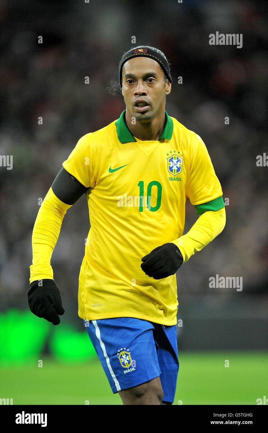 Calcio - Internazionale amichevole - Inghilterra / Brasile - Stadio di  Wembley. Gaucho Ronaldinho, Brasile Foto stock - Alamy