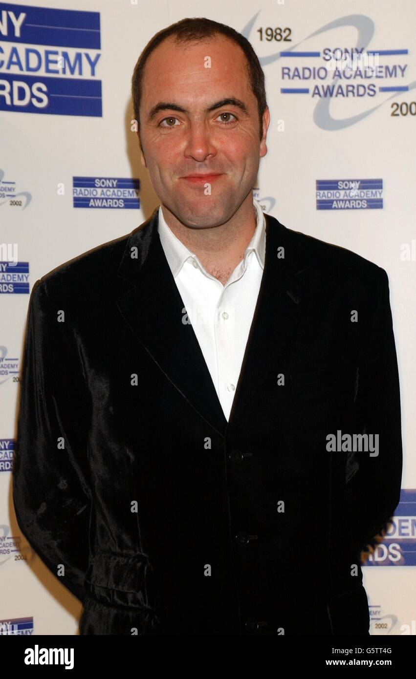 James Nesbitt arriva al Sony radio Academy Awards 2002 al Grosvenor House Hotel di Londra. Foto Stock