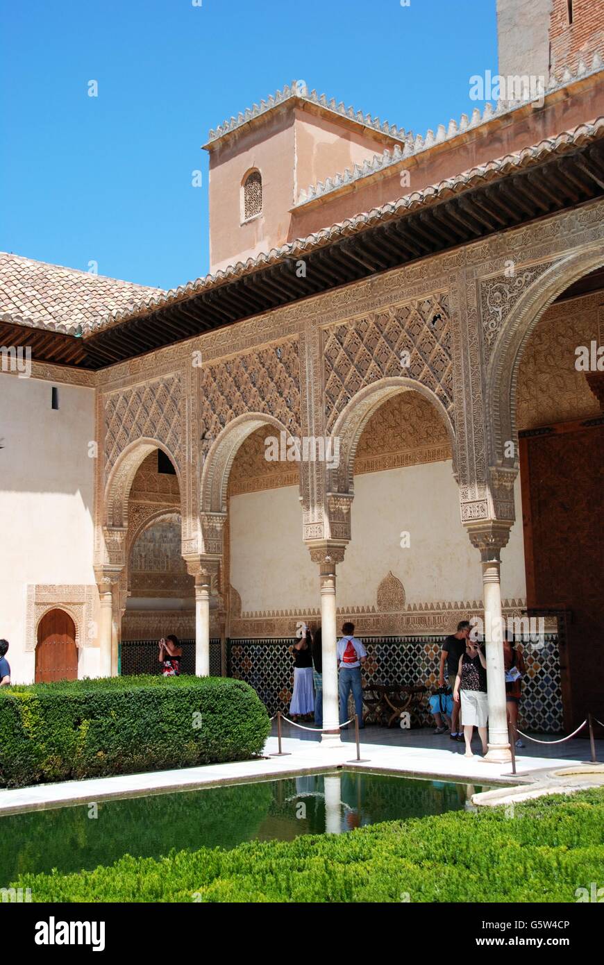 Parere della Corte dei Mirti presso il palazzo di Alhambra (Nasrid Palace), Granada, Andalusia, Spagna. Foto Stock