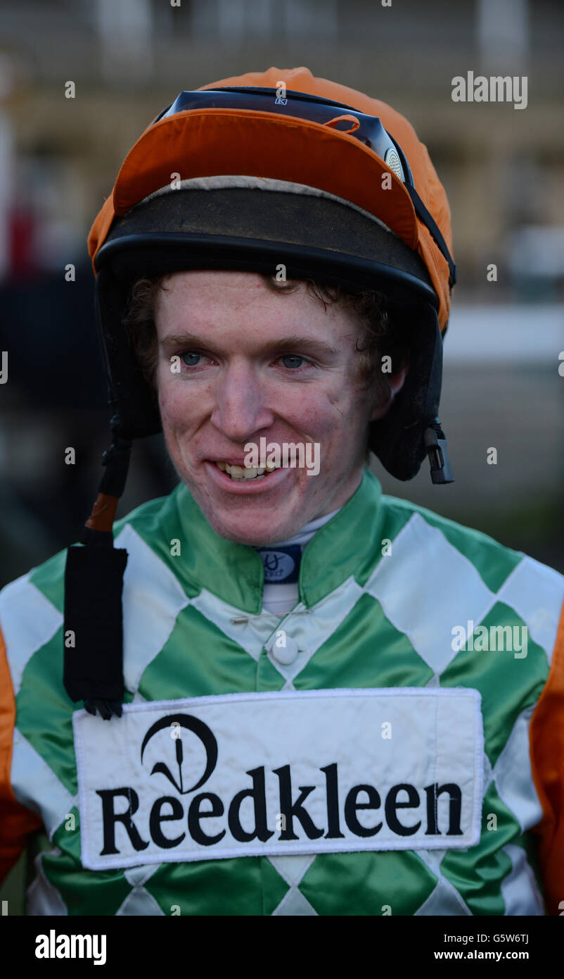 Jockey Gerard Galligan durante il Racceday del pomeriggio invernale 32Red.com all'Ippodromo di Doncaster. PREMERE ASSOCIAZIONE foto. Data immagine: Lunedì 4 febbraio 2013. Guarda la storia della PA DI DONCASTER. Il credito fotografico dovrebbe essere: John Giles/PA Wire Foto Stock