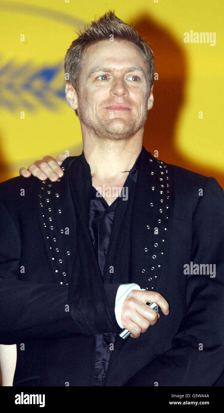 Cannes - Bryan Adams. Il cantante Bryan Adams al Palais des Festival durante il 55° Festival di Cannes in Francia. Foto Stock
