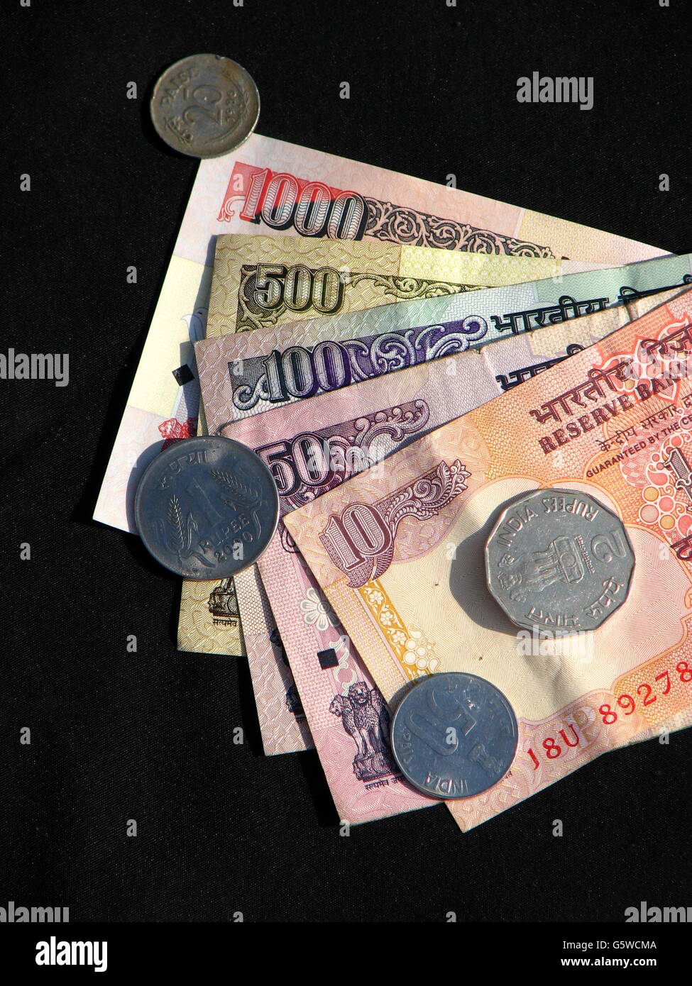 La valuta indiana di rupie e Paisa Foto Stock