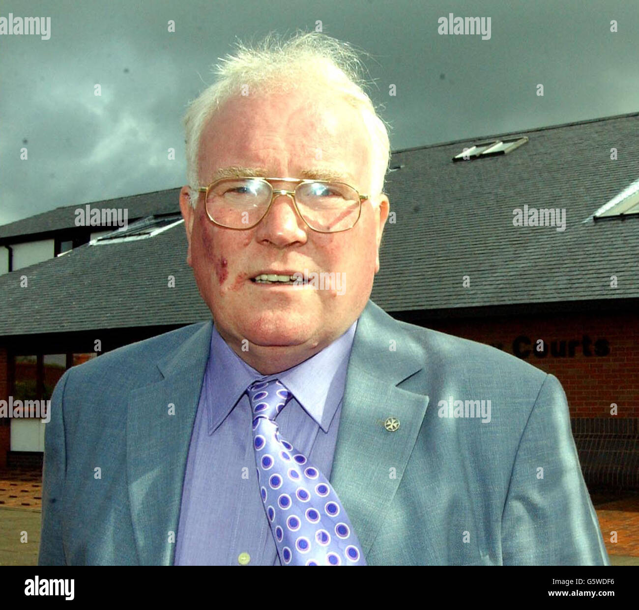 Il deputato del lavoro Ronnie Campbell, arriva alla corte di legge di Bedlington nel Northumberland, per affrontare un'accusa di assalto e molestie comuni a seguito di un presunto incidente in un ristorante indiano. * Backbencher Ronnie Campbell, che rappresenta Blyth Valley, Northumberland, appariva prima dei magistrati del Northumberland sudorientale a seguito di un incidente in cui Graeme Gillespie, 32 anni, è stato presumibilmente ferito al ristorante Pan Ahar di Blyth il 29 giugno dello scorso anno. Foto Stock