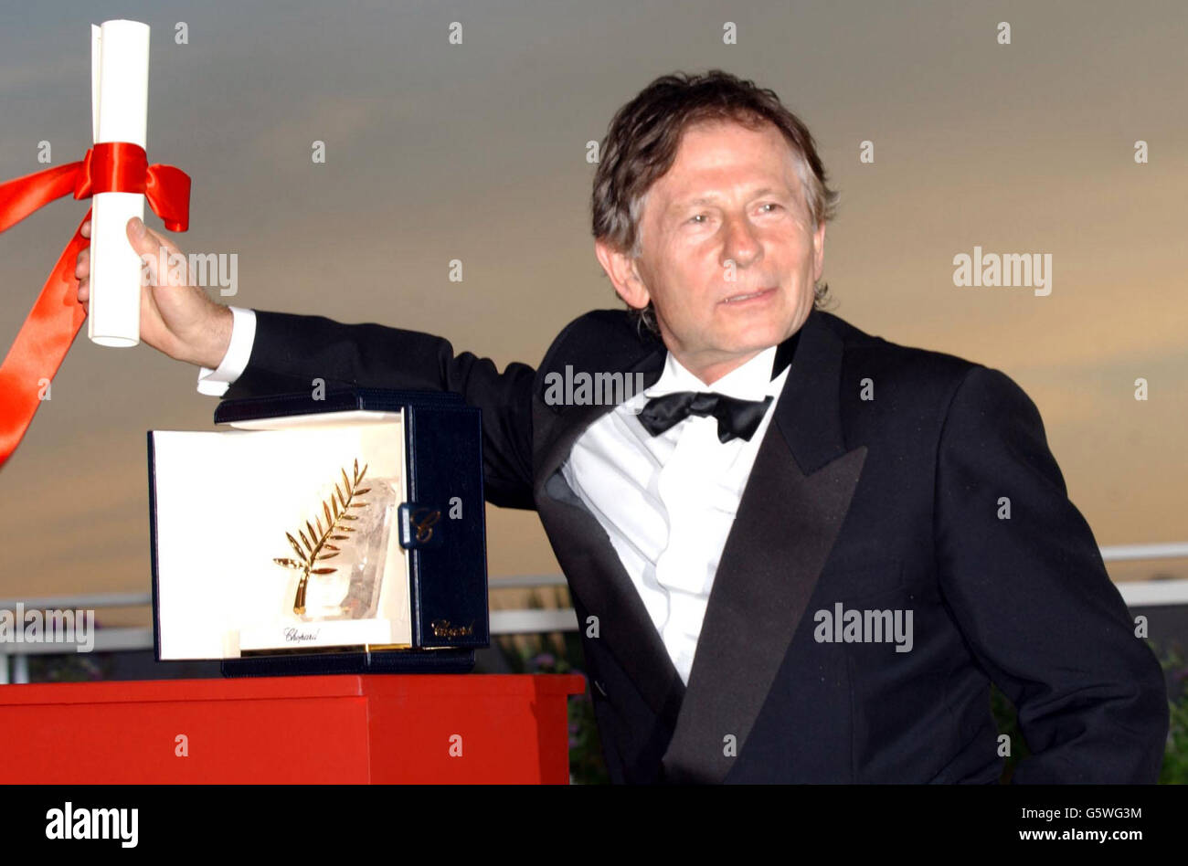 Regista Roman Polanski con il Palme d'Or ha ricevuto per il suo film "il pianista" al Palais des Festival, al 55° Festival di Cannes. Foto Stock