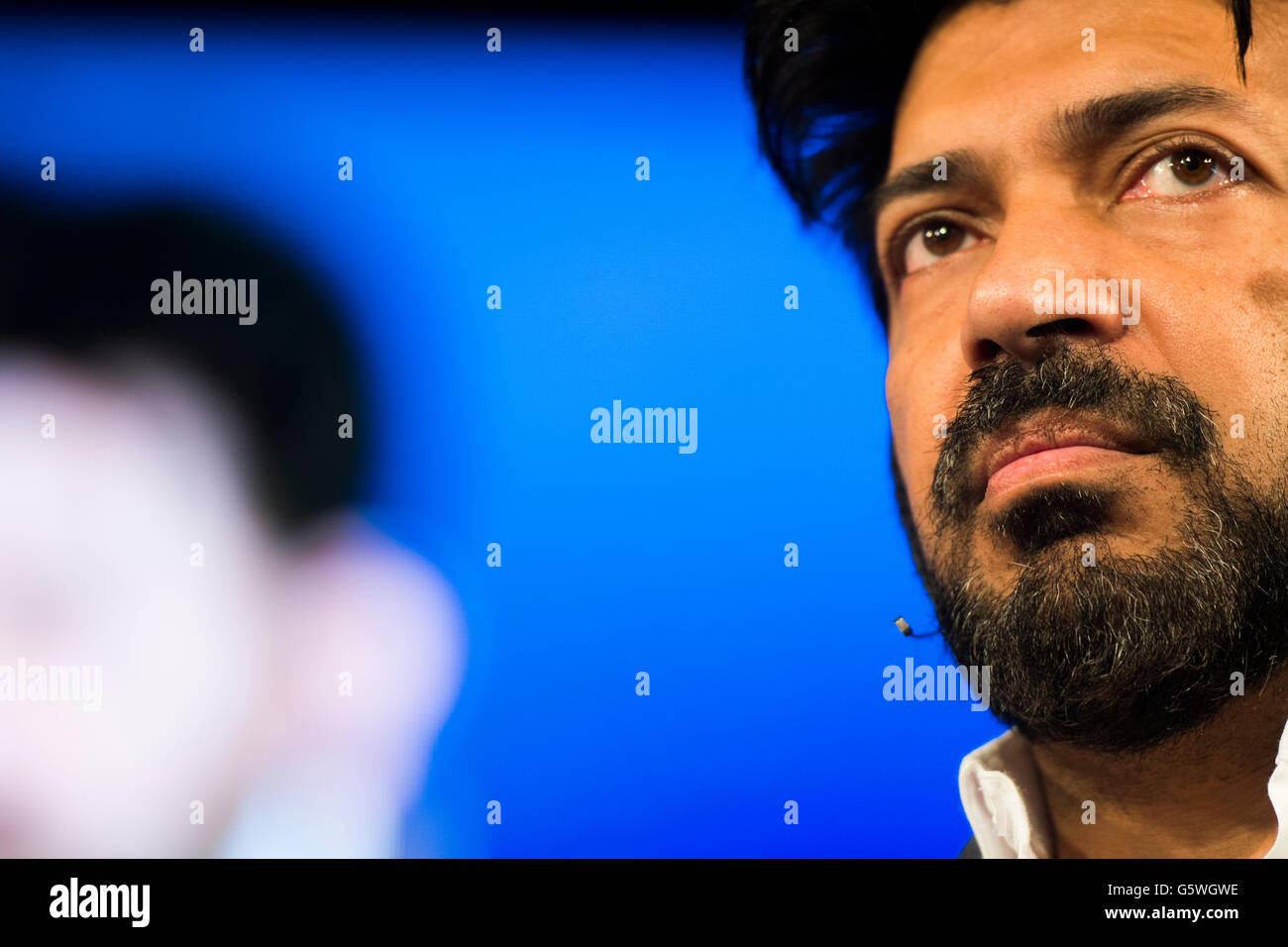 Siddhartha Mukherjee, Indiano-americano nato Medico, scienziato e scrittore più noto per il suo libro 2010, l'imperatore di tutti i mali: una biografia del cancro, che si è aggiudicato il 2011 Premio Pulitzer per Non-Fiction generale. Autore di "Gene: una storia intima' la Hay Festival della letteratura e delle arti, Hay on Wye, Powys, Wales UK, domenica 05 giugno 2016 Foto Stock