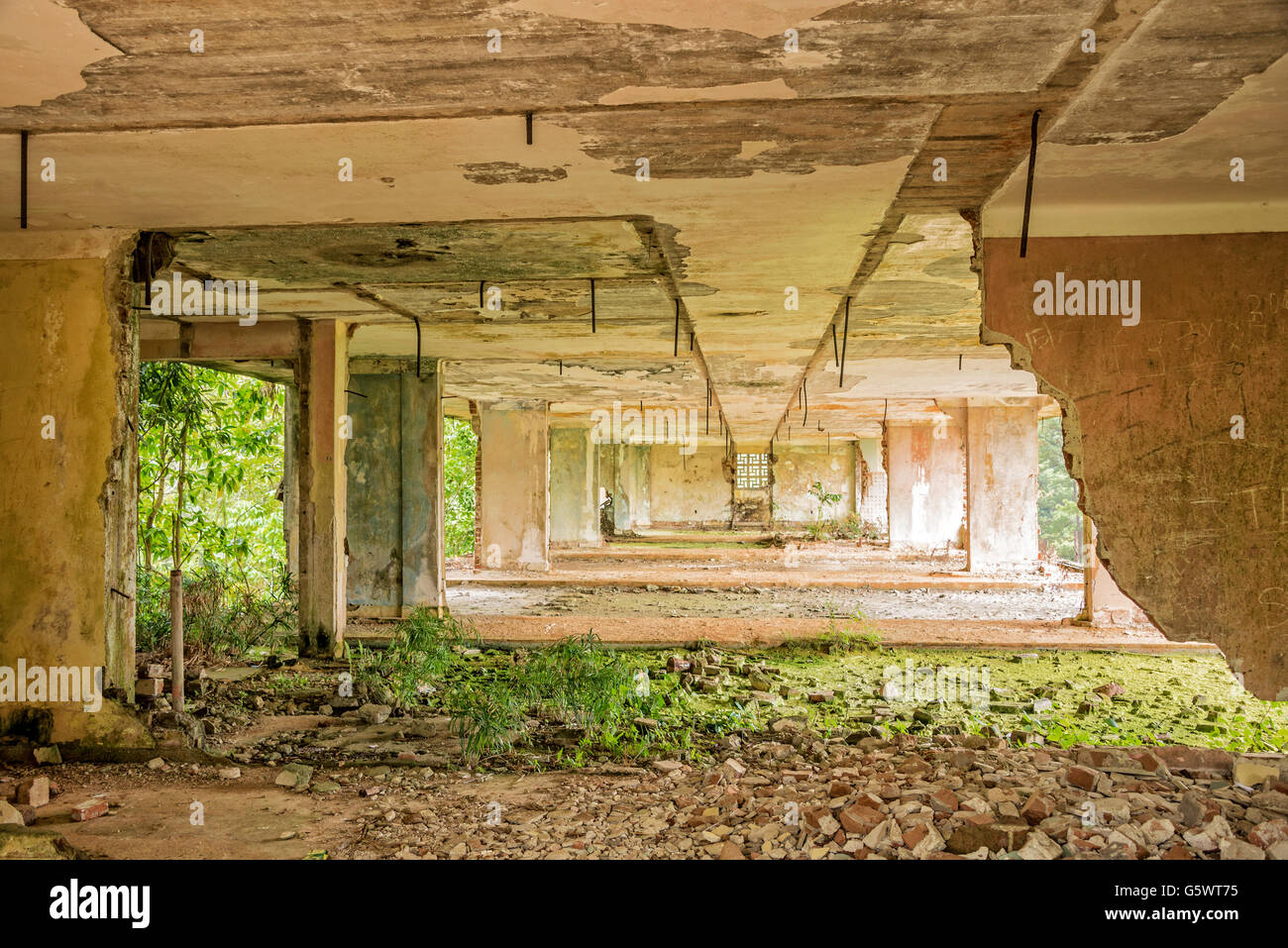 Interno di un edificio in rovina, Cuba Foto Stock