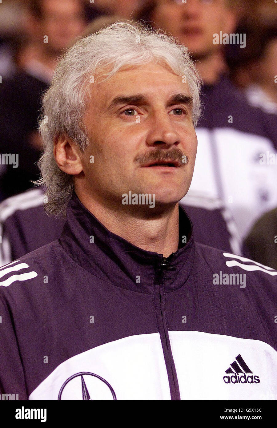 Rudi Voller - Germania Coach. 24/06/04: Rudi Voller che si è dimesso come allenatore della Germania dopo la sua uscita dal mite lato da Euro 2004, secondo i rapporti dei media tedeschi. L'età di 44 anni, che ha alzato la Coppa del mondo per il suo paese come giocatore nel 1990, ha guidato inaspettatamente la Germania alla finale della Coppa del mondo 2002, dove sono stati battuti dal Brasile. Foto Stock