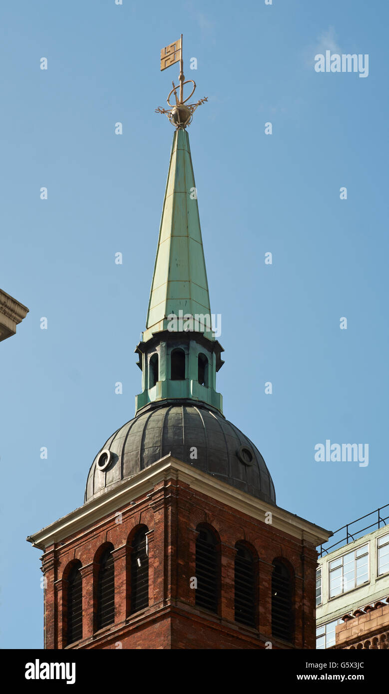 San Pietro Cornhill, chiesa della città di Londra, la torre a forma di cupola e obelisco guglia Foto Stock