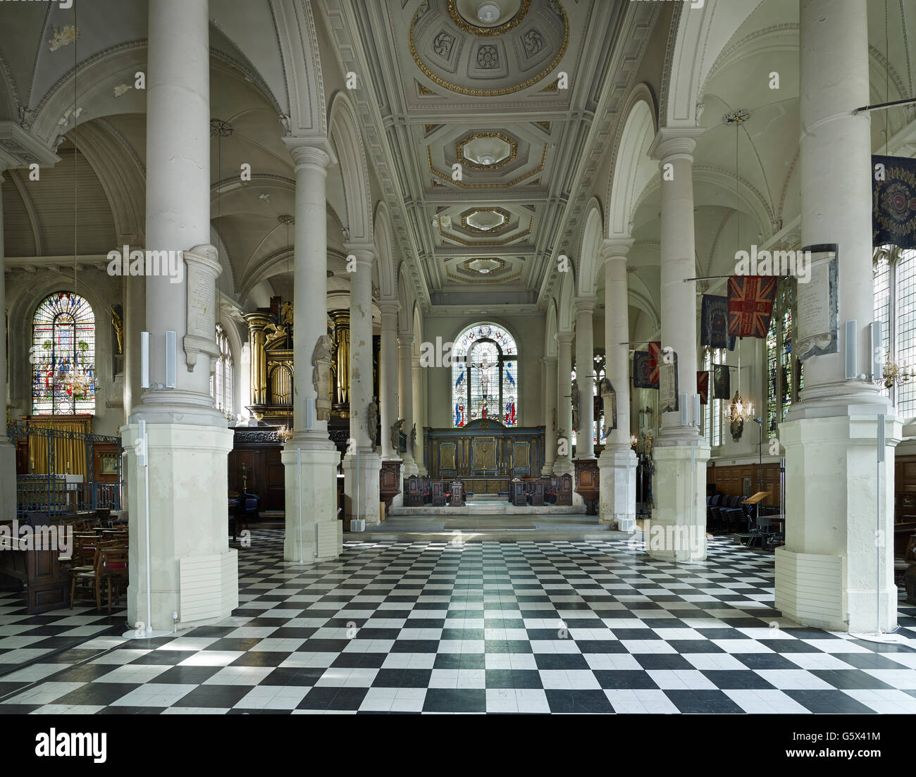 San Sepolcro, chiesa della città di Londra; la navata centrale Foto Stock