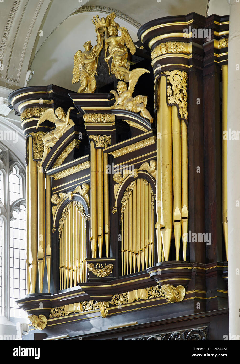 San Sepolcro, chiesa della città di Londra; l'organo Foto Stock