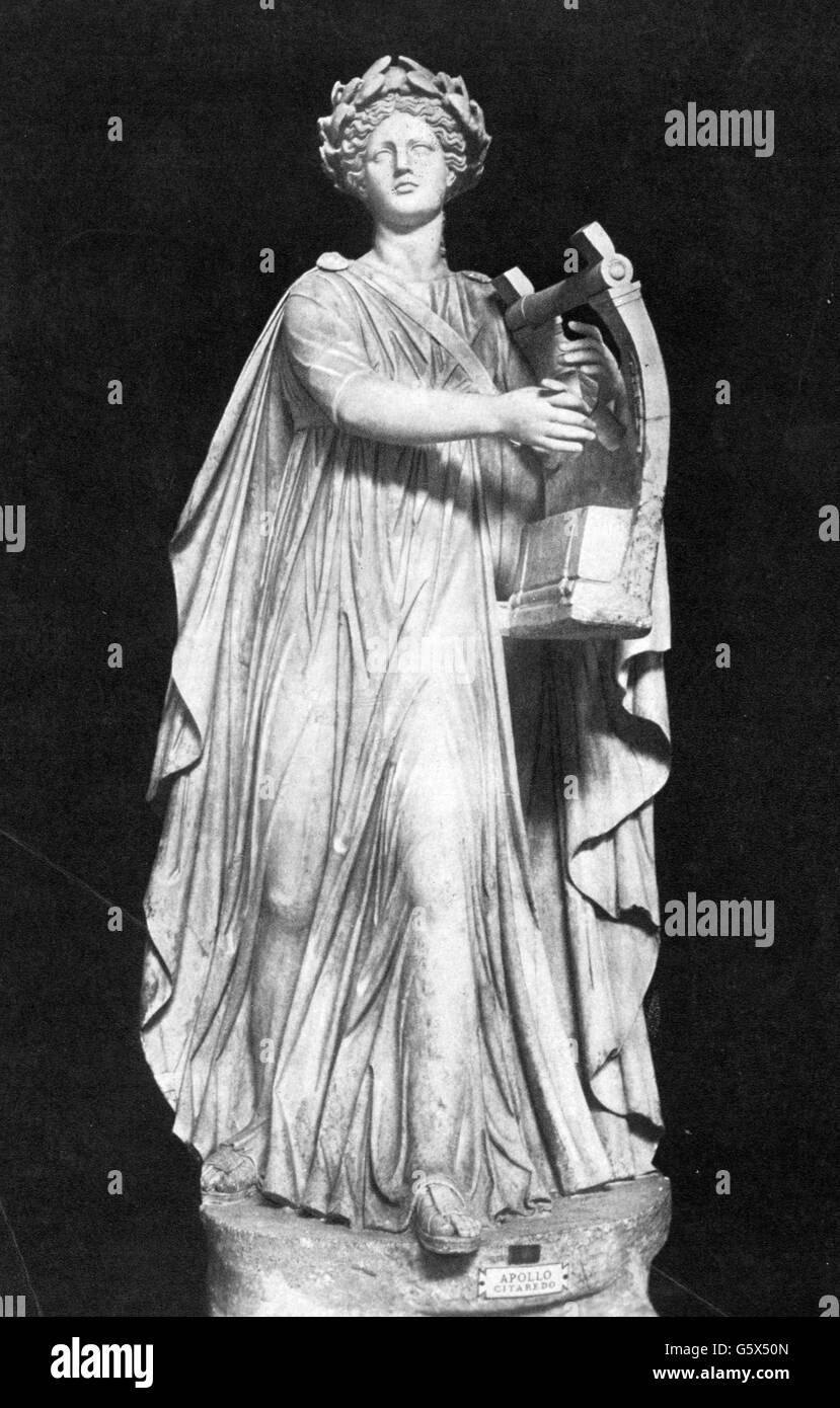 Apollo, Nemesi, come Apollo Musagetes, custode delle belle arti e la musica, a lunghezza piena, statua, replica Romana, secolo a.c., ai Musei Vaticani Roma, secolo XIX, artista del diritto d'autore non deve essere cancellata Foto Stock