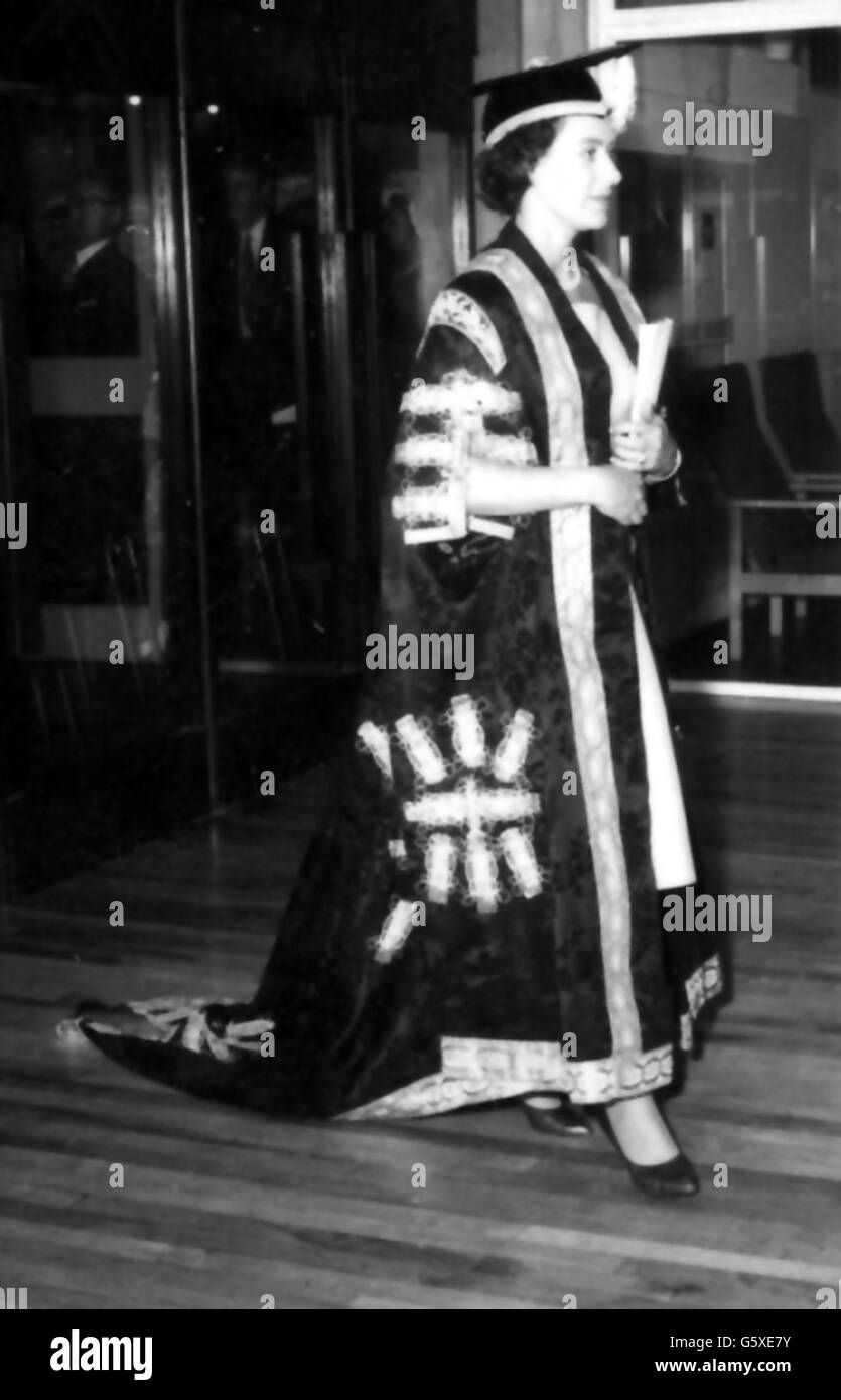 Principessa Margaret nelle sue vesti come Cancelliere della Keele University prima di una cerimonia di laurea. Foto Stock