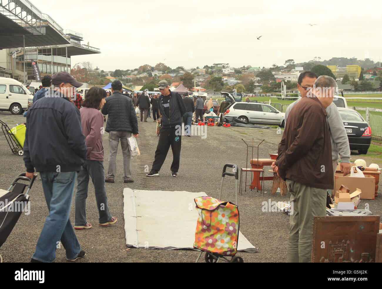 Scene di mercato presso il mercato delle pulci di Avondale, Auckland, Nuova Zelanda Foto Stock