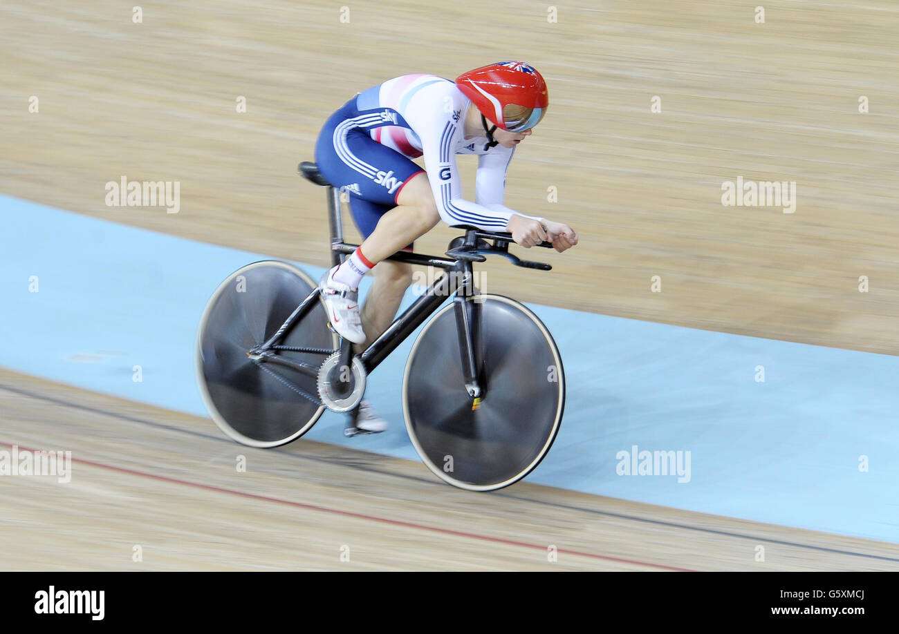 CORREZIONE DELLA DIDASCALIA: CORREZIONE DEL NOME E DELL'EVENTO DEL PILOTA. DA LEGGERE: Il Gran Bretagna ben Swift ride per qualificarsi fuori dalla medaglia di contesa nel singolo inseguimento qualificarsi il secondo giorno del campionato mondiale di ciclismo su pista UCI presso la Minsk Arena, Minsk. Foto Stock