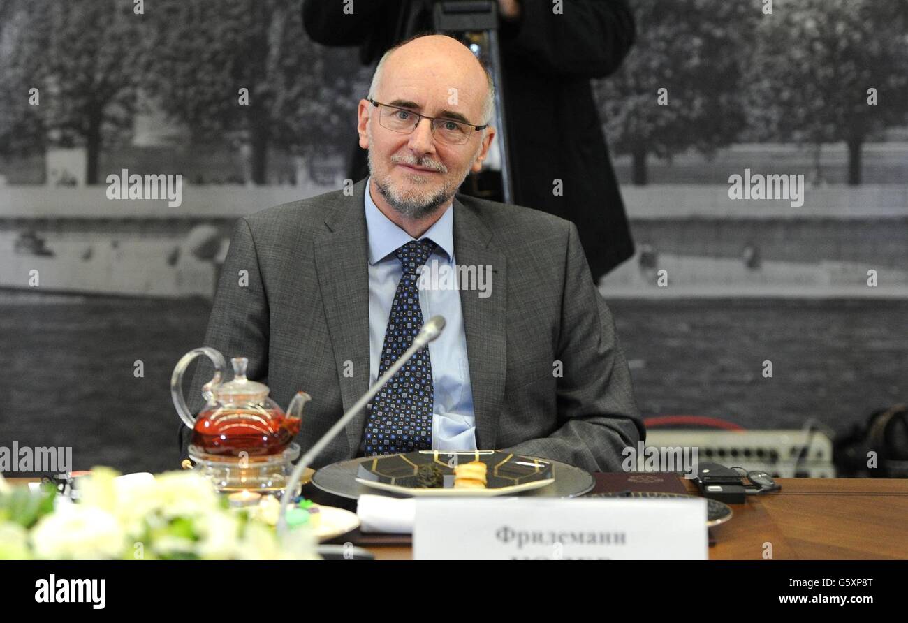 Mosca capo ufficio per il tedesco di notizie di agenzia DPA Friedemann Kohler durante un incontro con il presidente russo Vladimir Putin e internazionali agenzie di notizie sugli spalti del San Pietroburgo International Economic Forum Giugno 17, 2016 a San Pietroburgo, Russia. Foto Stock