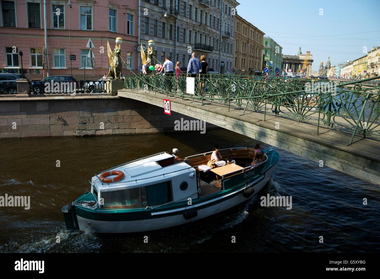 Grifoni presso la banca ponte, San Pietroburgo, Russia, Europa Foto Stock