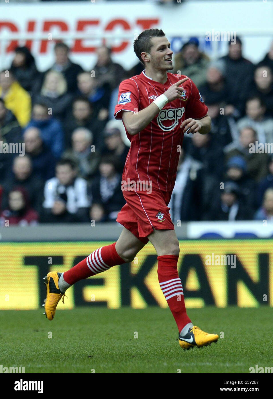 Morgan Schneiderlin di Southampton celebra il suo obiettivo durante la partita Barclays Premier League a St James' Park, Newcastle. Foto Stock