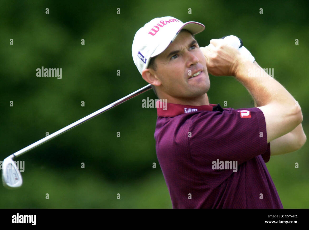 Il Padraig Harrington dell'Irlanda ha giocato un tee shot il terzo giorno del Murphy's Irish Open al campo da golf di FOTA Island, Co. Cork, Repubblica d'Irlanda. Foto Stock