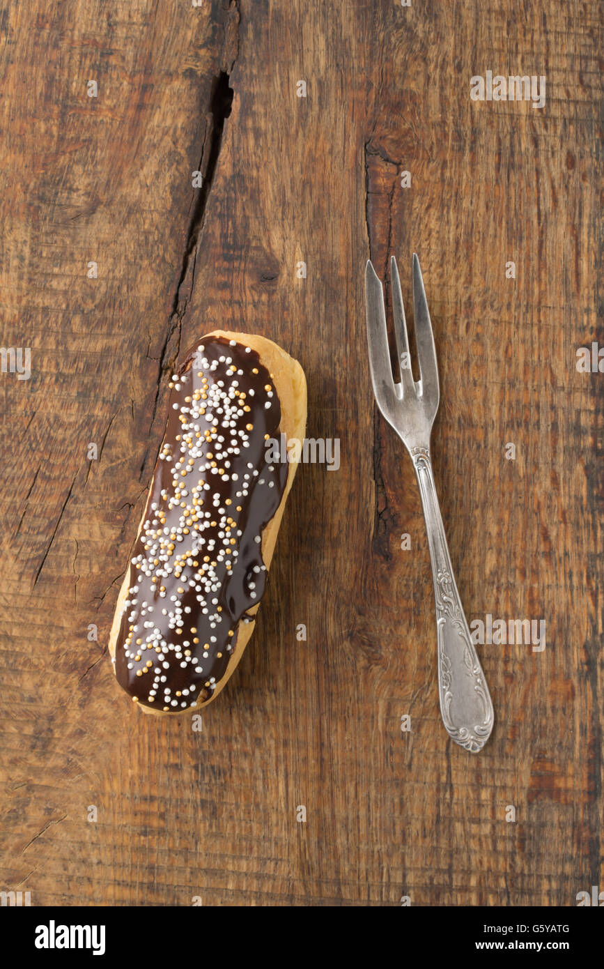 Cioccolato e spruzza eclair Foto Stock