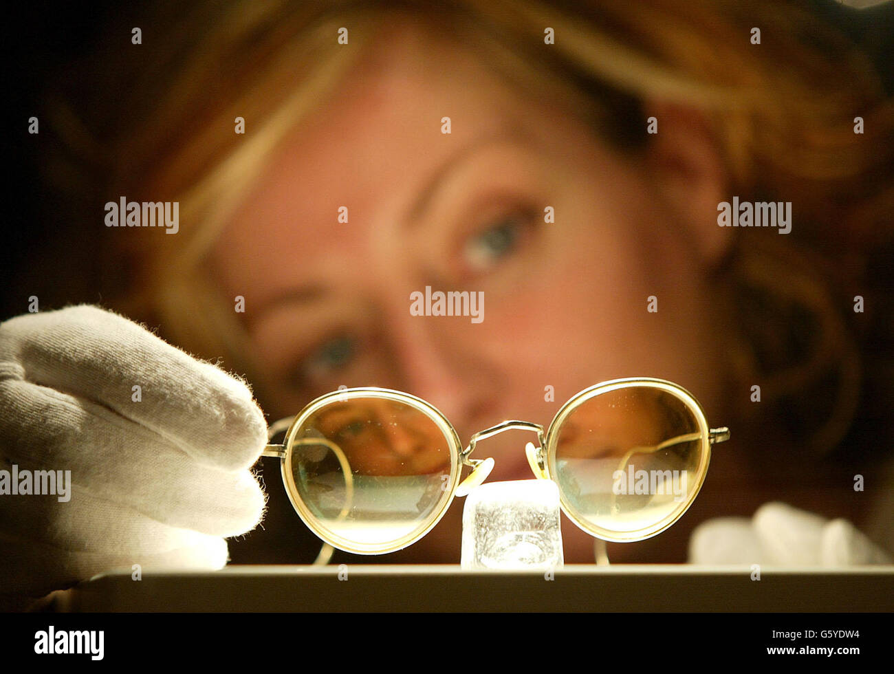 John Lennon Glasses Immagini e Fotos Stock - Alamy