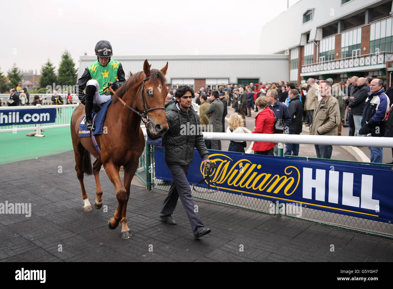 Corse di cavalli - Lincoln Trial Day - Ippodromo di Wolverhampton. I pellegrini riposano indovinati da Richard Hughes durante la Lincoln Trial Day all'ippodromo di Wolverhampton Foto Stock