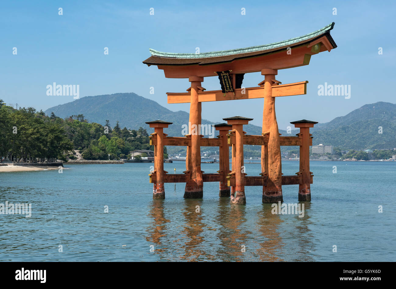Torii (Gate) del santuario di Itsukushima, Miyajima, Giappone Foto Stock