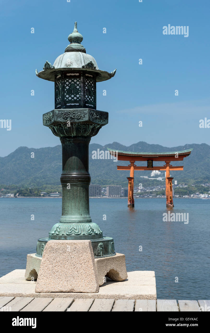 Torii (Gate) del santuario di Itsukushima, Miyajima, Giappone Foto Stock