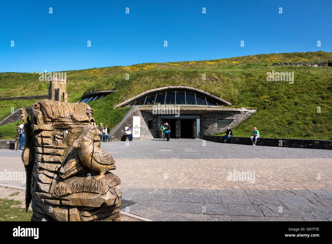 Scogliere di Moher Center Clare Irlanda Wild modo atlantico Foto Stock