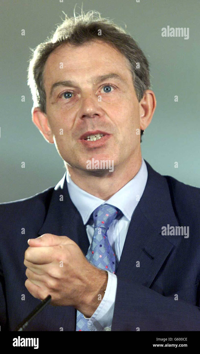 Il primo Ministro Tony Blair durante il suo secondo briefing broadcast della lobby al No.10 Downing Street, Londra. Foto Stock