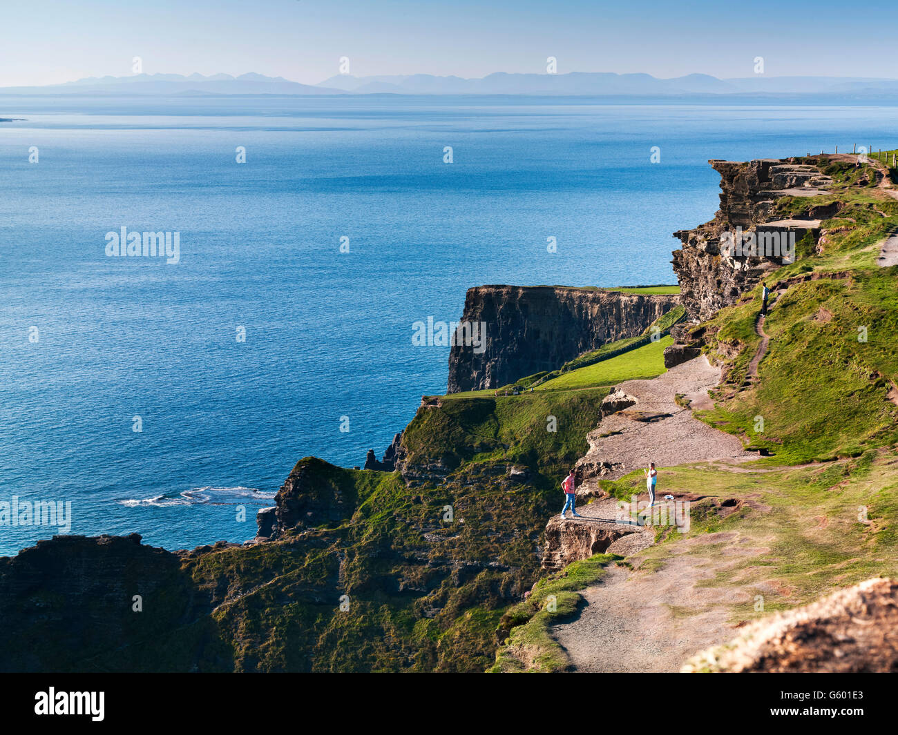 Scogliere di Moher Clare Irlanda Wild modo atlantico Foto Stock