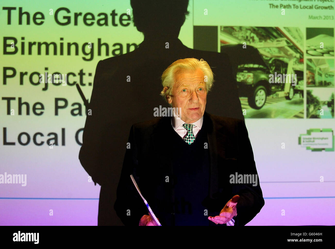 Lord Heseltine durante una presentazione del report Greater Birmingham Project, prima dell'inizio del progetto pilota, presso l'Hyatt Regency di Birmingham. Foto Stock