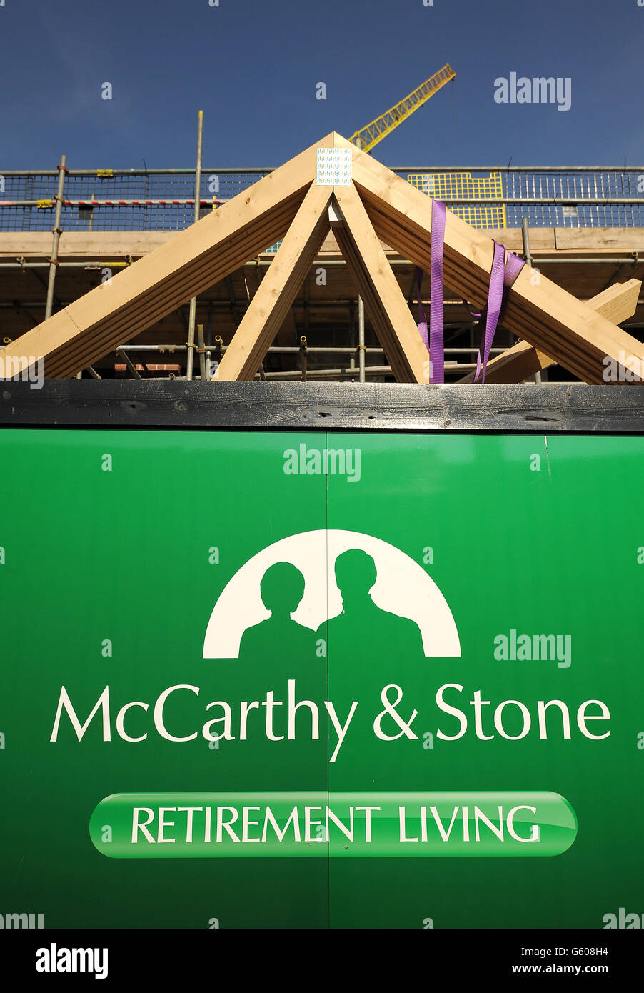 Vista generale di McCarthy & Stone Retirement case e appartamenti in costruzione a Basingstoke, Hampshire Foto Stock