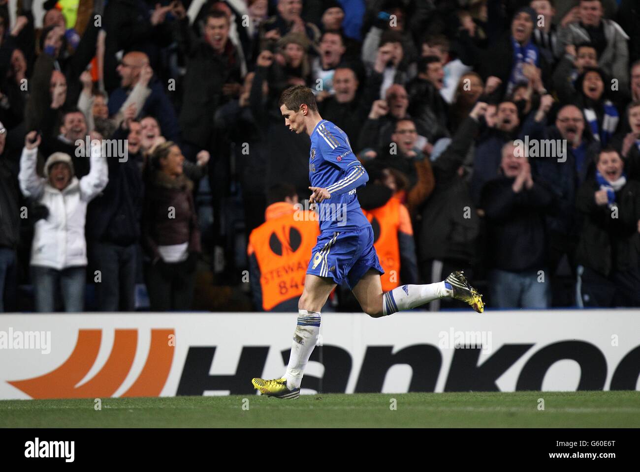 Calcio - UEFA Europa League - Round of 16 - seconda tappa - Chelsea / Steaua Bucarest - Ponte di Stamford. Fernando Torres di Chelsea celebra il suo terzo obiettivo del gioco Foto Stock