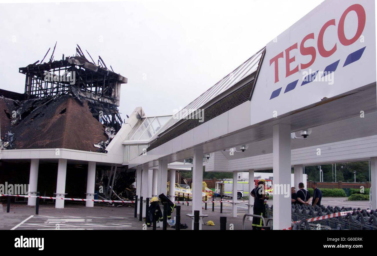 Incendio scoppia in Tesco in Berkshire Foto Stock