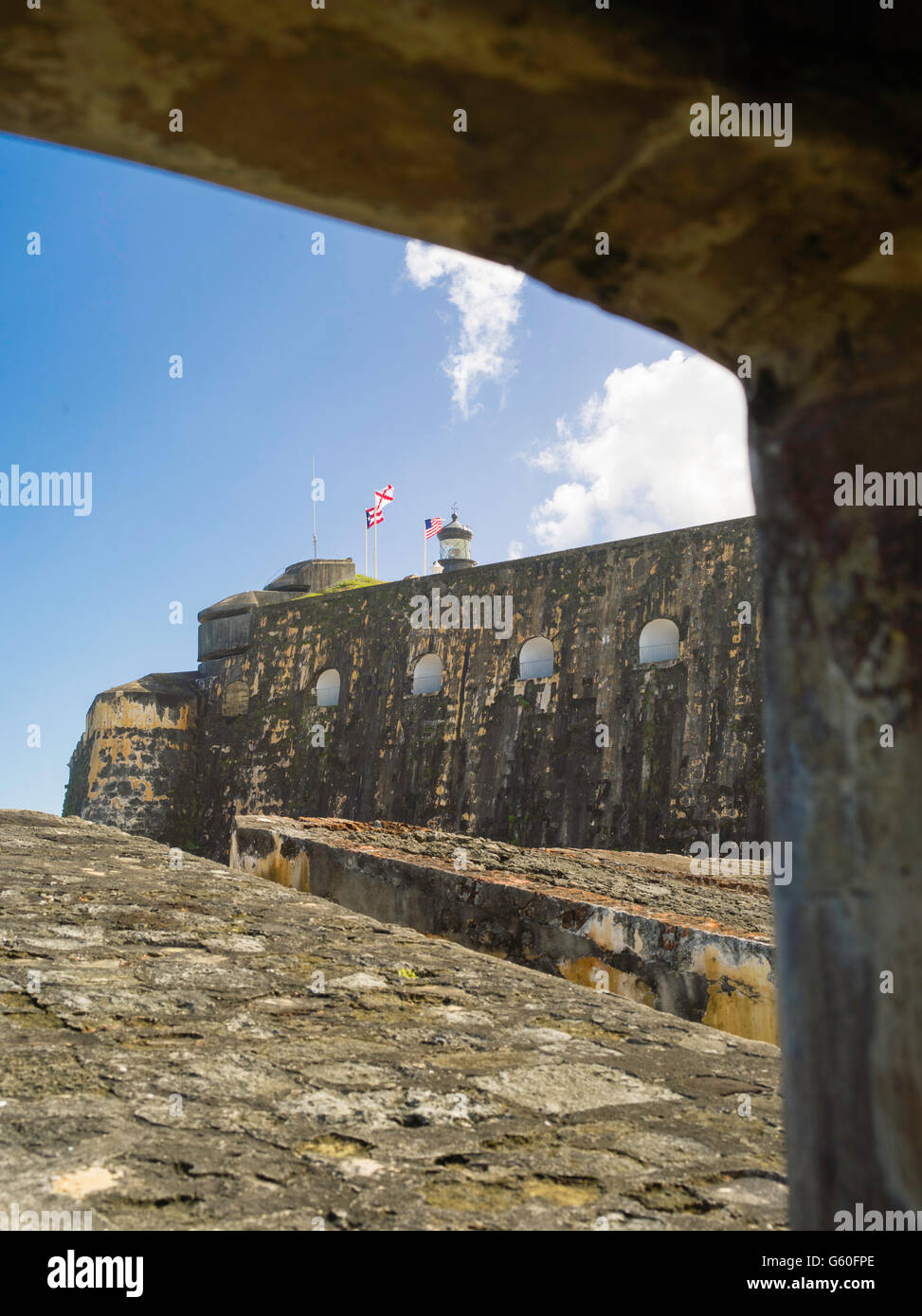 Vista attraverso una finestra, Castillo San Felipe del Morro, San Juan Vecchia/Viejo San Juan Foto Stock