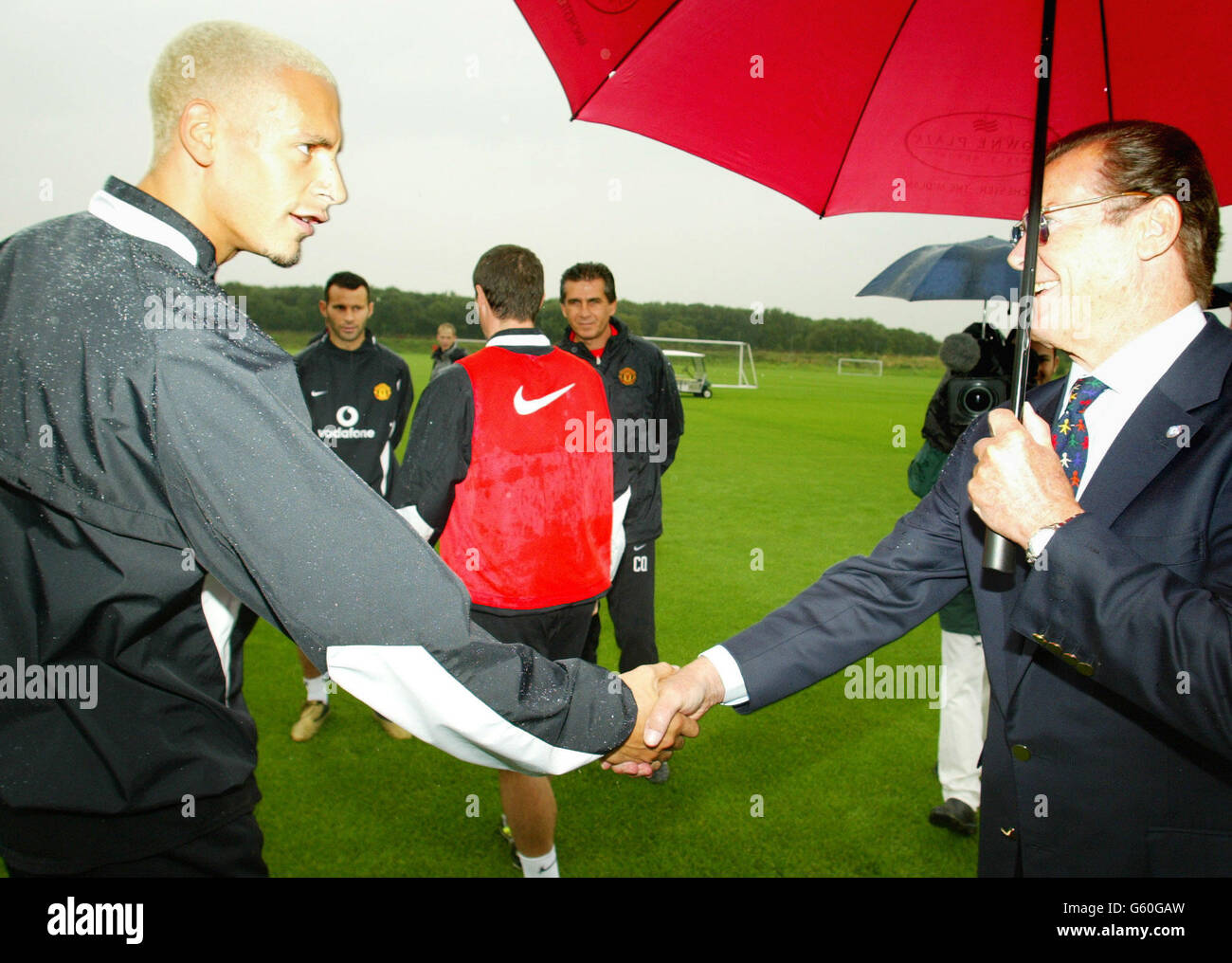 Rio Ferdinand & Roger Moore - UNICEF REGNO UNITO Foto Stock